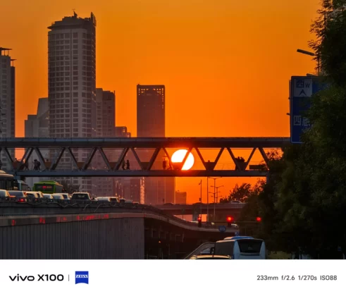 Discover the enhanced sunset photography in the latest vivo X100 color variant