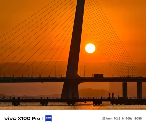 Discover the enhanced sunset photography in the latest vivo X100 color variant